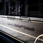 Tincan, navržený studiem AL_A za podpory DuPont™ Corian®. Šestiměsíční restaurační projekt v rušné londýnské čtvrti Soho. Tincan nabízí konzervované ryby a mořské plody nejvyšší kvality. Špičkový povrch DuPont™ Corian® je použit na vnitřní stěny a pulty. © Foto se svolením  AL_A, veškerá práva na design a zobrazení vyhrazena