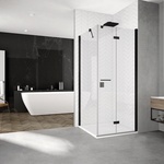 Ideálním řešením do malé koupelny je sprchová zástěna SOLINO BLACK se skládacími dveřmi a s boční stěnou. Zdroj: SanSwiss