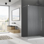 Aktuální trend l Walk-in zástěna EASY s dekorem skla vertikální linie Zdroj: SanSwiss