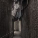 Světelné schodiště v památkově chráněné budově: Atmosféra jiskřící napětím a očekáváním Foto: Imagen Subliminal (Miguel de Guzmán + Rocío Romero)