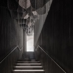 Světelné schodiště v památkově chráněné budově: Atmosféra jiskřící napětím a očekáváním Foto: Imagen Subliminal (Miguel de Guzmán + Rocío Romero)
