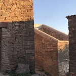Obyvatelé byli zbytečně vyhnáni. Ruiny vesnice měly zmizet. Místo toho je navštěvuje stále více lidí Zdroj: Sebastián Arquitectos