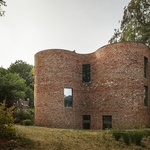 Dům ze staré poctivé pálené cihly. Architekti využili materiál z bourané stavby Foto: Stijn Bollaert