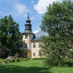 Za komunistů chátralo. Předkové by dnes byli spokojeni. Současní majitelé se o panství starají Foto: autor a Petr Vinš