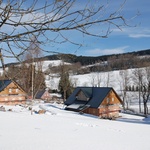 Co jiného by mělo být srdce horské chalupy než kachlová kamna? Foto zdroj: Vojtěch Peterka