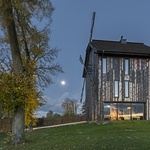 Větrnný mlýn přestavěli na rodinný dům. Ráz historické dřevostavby zachovali Foto: Rafał Chojnacki