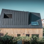 Hliníková střecha a dřevěná fasáda pro rodinný dům Foto: Croce & WIR