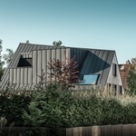 Hliníková střecha a dřevěná fasáda pro rodinný dům Foto: Croce & WIR