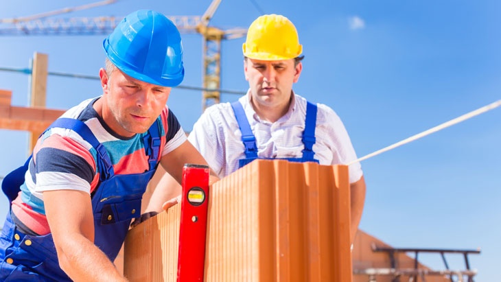 Stavební produkce v říjnu 2014 vzrostla meziročně reálně o 2,4 %