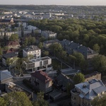 Železobetonový monolitický dům je naprosto jiný než ostatní. Stal se orientačním bodem města Foto: Lukas Mykolaitis