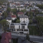 Železobetonový monolitický dům je naprosto jiný než ostatní. Stal se orientačním bodem města Foto: Lukas Mykolaitis