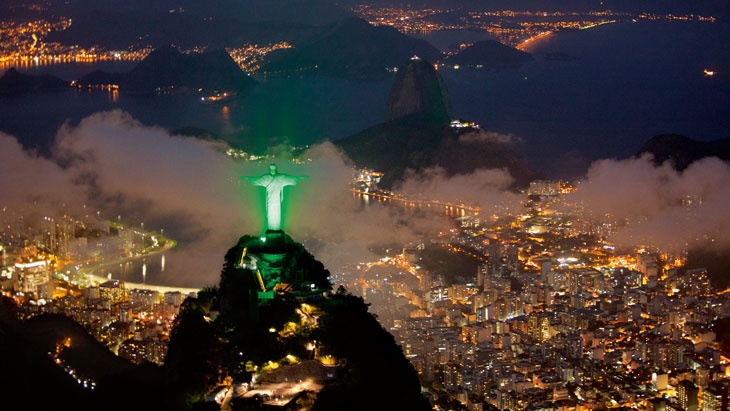 Úsporné osvětlení sochy Krista v Rio de Janeiru