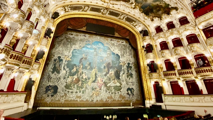 Státní opera a Průmyslový palác, foto: redakce Státní opera a Průmyslový palác, foto: redakce
