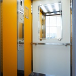 Dvouvrstvé stěny kabiny – pozinkovaný plech + laminát Polyrey (více než 200 barev) Lift Components s.r.o.