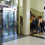Lanový výtah bez strojovny LC maxi v Základní škole Polička (zdroj: Lift Components s.r.o.)
