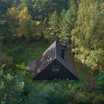 Dřevěný stan: Chatu ve tvaru A si oblíbili nejen Češi. Norský architekt ji posunul do současnosti Foto:  Toomas Tuul