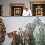 Rámy obrazu a zrcadel sbírá Tomáš Hejtmánek už od svých sedmnácti let foto: rene volfik