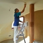 Lazurování stěn v podkroví rostlinnými barvami auro Foto: Studio ARC