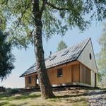 Rekreační chata na Lipně je malý zázrak. Na místě původní chatky vyrostl moderní dům tradičního tvaru Foto: Petr Polák
