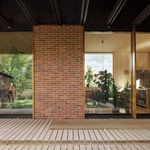 Chtěli menší dřevostavbu ve městě. Úřadu se dům zdál malý, požadoval větší. Architekti si s tím poradili Foto: Tuomas