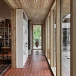 Architekturu jejich domu určila knihovna. Švédové ukazují, jak přemýšlí o udržitelnosti Foto: Hanna Michelson