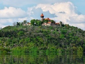 Hněvín, hrad nad jezerem Most, fotolia, pandawild