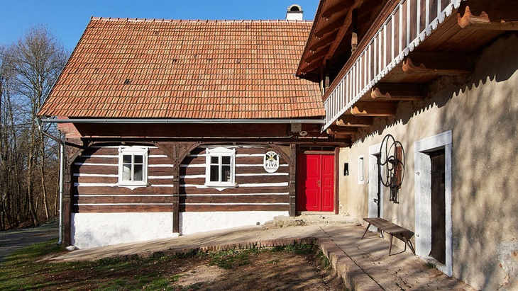 Rekonstrukce domu a restaurace v obci Trávníček (Zdroj: Sdružení Dubáci)