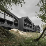 Hotel ze dřeva je inspirován tradiční architekturou převyprávěnou moderním stylem. Interiéru i fasádě vládne přírodní materiál Foto: Gustav Willeit, Daniel Zangerl, Jörgen Camrath