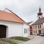 Moderní dům složili z torza starších historických staveb. Získali cenu za architekturu Foto: Alex Shoots Buildings