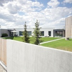 Moderní dům otevřený do zahrady má vše, co si dovedete představit Foto: Robert Žákovič