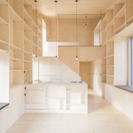 Jak se staví dřevostavba s izolací ze slámy svépomocí? Malá chata vás ohromí architekturou i interiérem Foto: Juri Troy architects