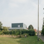 Dům s kloboukem v srdci září denním světlem Foto: Stijn Bollaert