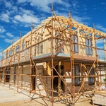Rekonstrukce domu je pro mnohé vhodné řešení. Pokud rekonstruujete dům svépomoci, vyhněte se nejčastějším chybám, kterých se lidé dopouští. Zdroj: stockphoto.com