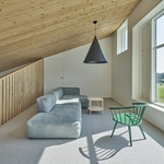 Červený zvenku, bílý uvnitř. Dřevěný dům z jiného světa naplňuje představy skandinávského bydlení Foto: Åke E:son Lindman Photography