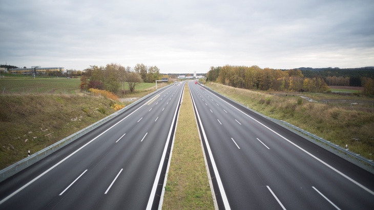 Stát letos zahájí stavbu 105 kilometrů dálnic, otevře jich 15 kilometrů Stát letos zahájí stavbu 105 kilometrů dálnic, otevře jich 15 kilometrů