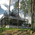 Krajinou předurčená architektura rodinného domu v lesích u jezera Foto: Robert Žákovič, www.robertzakovic.com