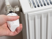 S termostatickou hlavicí neotáčejte! Jak skutečně funguje hlavice na radiátoru a jak ji správně nastavit?