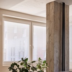 Síla odhaleného betonu. Rekonstrukce bytu ukazuje krásu surovosti materiálu a čistého prostoru. Architekti byt chytře prosvětlili Foto: Radek Úlehla