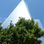 One World Trade Center focené od památníku obětí teroristických útoků 11. září © Bohuslávek TZB-info