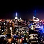 Centrální a dolní Manhattan z GE Building (Rockefeller Plaza) – uprostřed snímku Empire State Building a One World Trade Center (vzadu), vpravo Bank of America (vyšší) a Condé Nast Building © Bohuslávek TZB-info