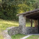 Minulost, ve které lze bydlet. Kamenný dům odkazuje na minulost, cítit ale budete současný komfort. Foto: Héctor Santos-Díez