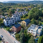 Úzký pozemek nebyl problém, ale příležitost. Vznikl dům, jehož předností je kompaktnost a flexibilita. Sbírá architektonická ocenění. Foto: Piotr Krajewski.