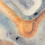 Různé prvky skateparku – ptačí perspektiva. Foto: Jiří Kotal.