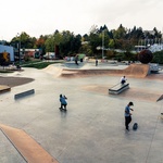 Různé prvky skateparku – celkový pohled. Foto: Jiří Kotal.