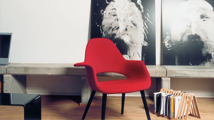 Legendární Organic Chair slaví 75 let