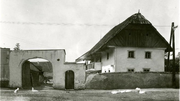 Bukovno, čp. 6 – roubený dům s pavlačí