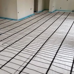 Podlahové vytápění zajišťují topné kabely Ecofloor. Zdroj: FENIX Trading s.r.o.