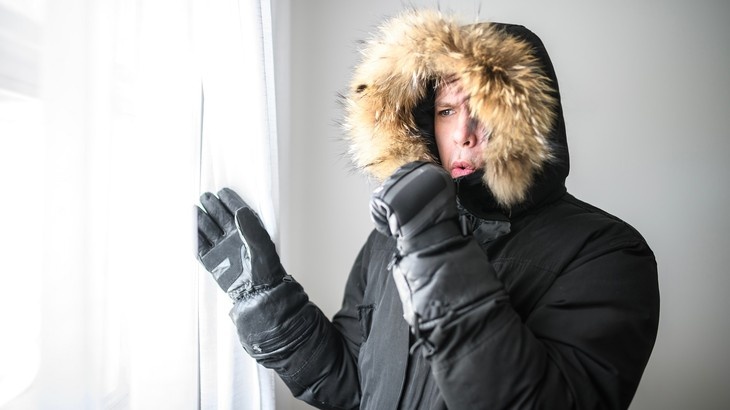 Pozor! Chladné dny se blíží a nevyhovujícími okny může unikat až polovina tepla. Zdroj: VEKA AG