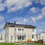 Integrované solární panely Ruukki Classic Solar nejsou na střeše domu téměř vidět