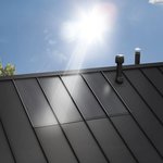 Integrované solární panely Ruukki Classic Solar nejsou na střeše domu téměř vidět